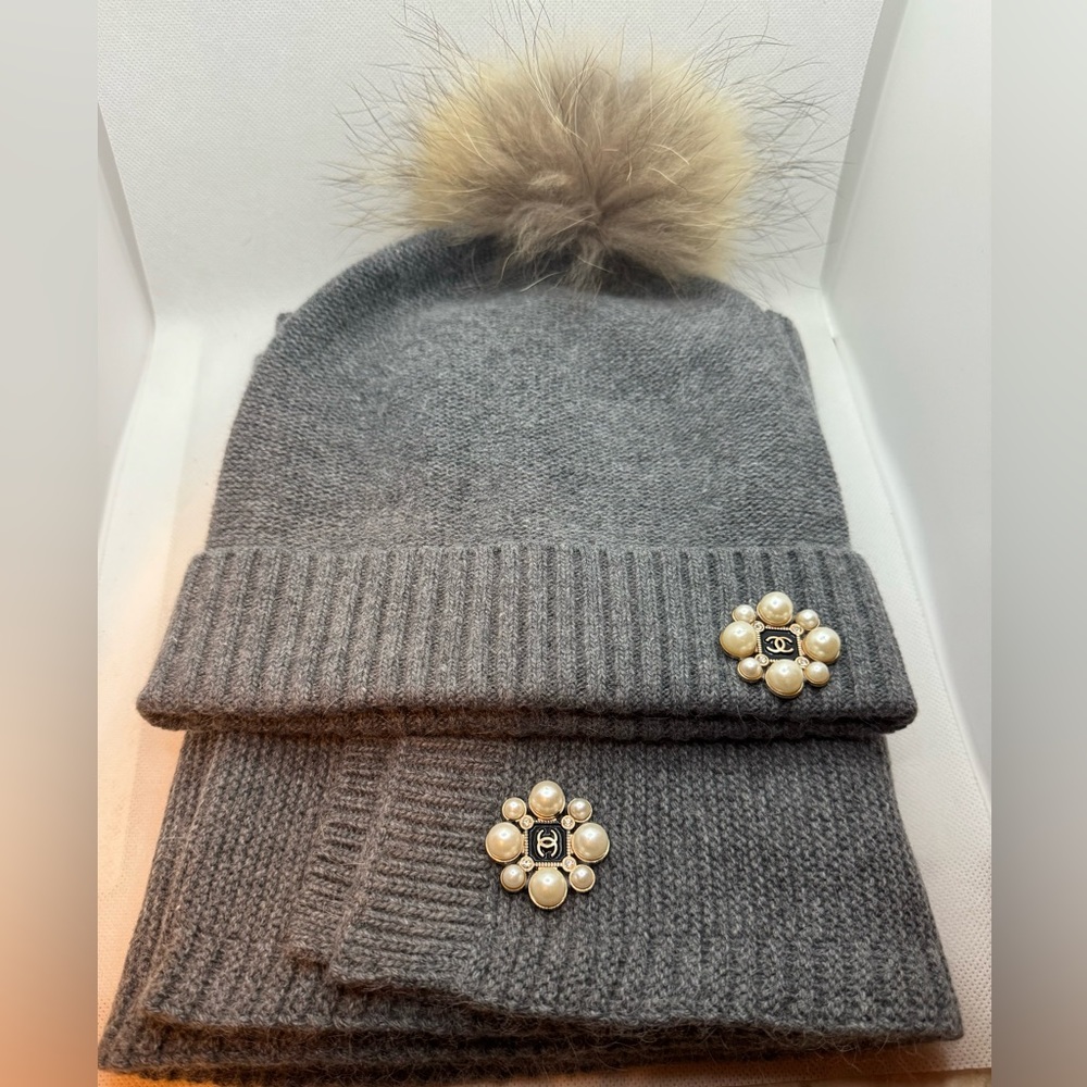 CHANEL Wool Scarf and Beanie Matching Set in Grey OS - Brand New - Authentic -